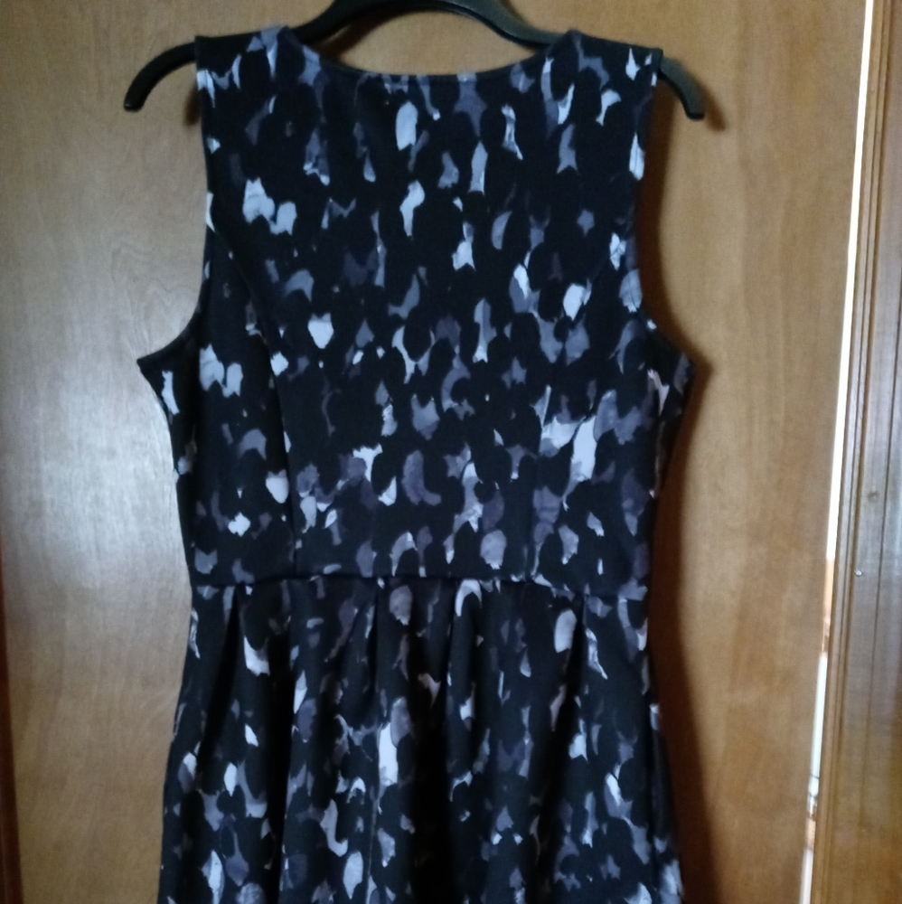Beautiful Apt. 9 Dress - Picture 2 of 4